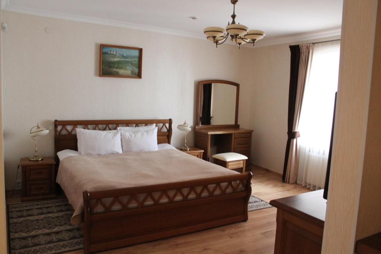 Hotel Spadok à Kamianets-Podilsky Extérieur photo