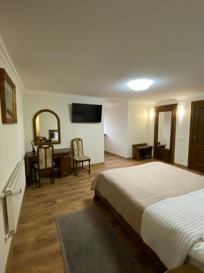 Hotel Spadok à Kamianets-Podilsky Extérieur photo